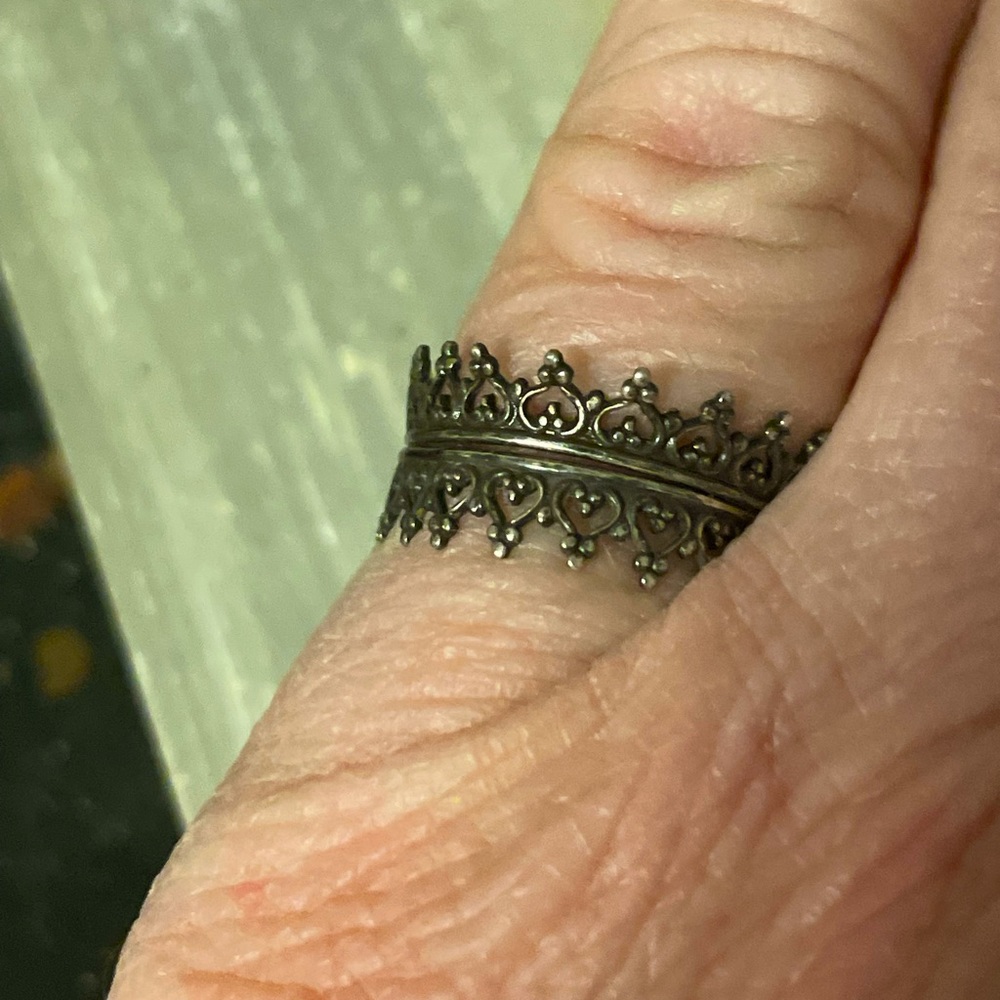 2 crown band rings, size 6, not marked, soft metal